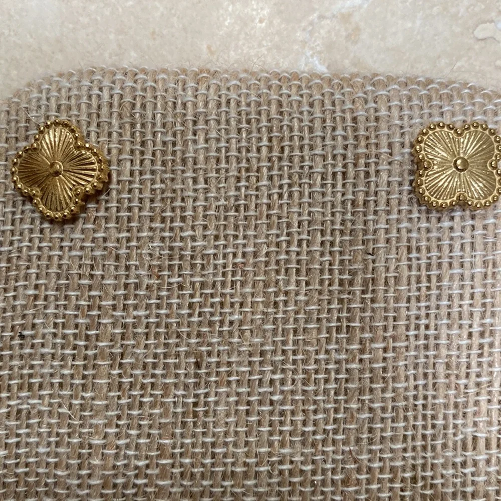 Clover Earrings and Bracelet Set. - Picture 2 of 4